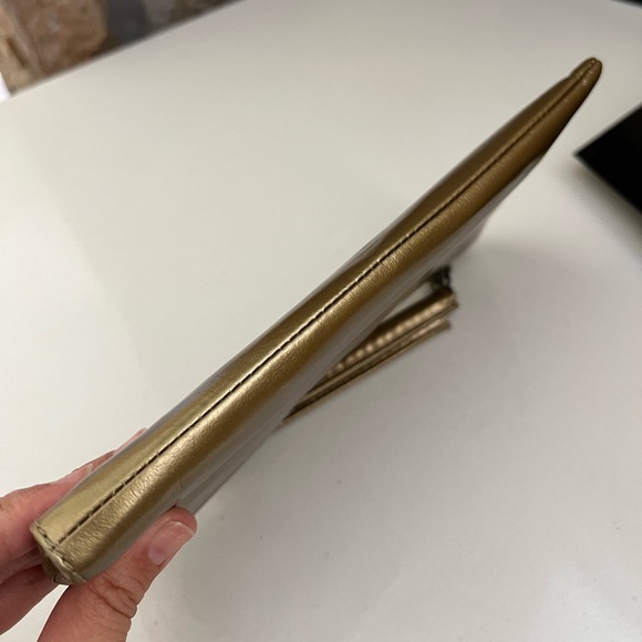 Hobo Rylan Leather Wristlet - Picture 7 of 15